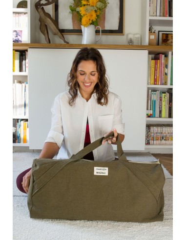 Le sac de yoga en collaboration avec Lili Barbery - Coton recyclé Kaki brillant des détails fins